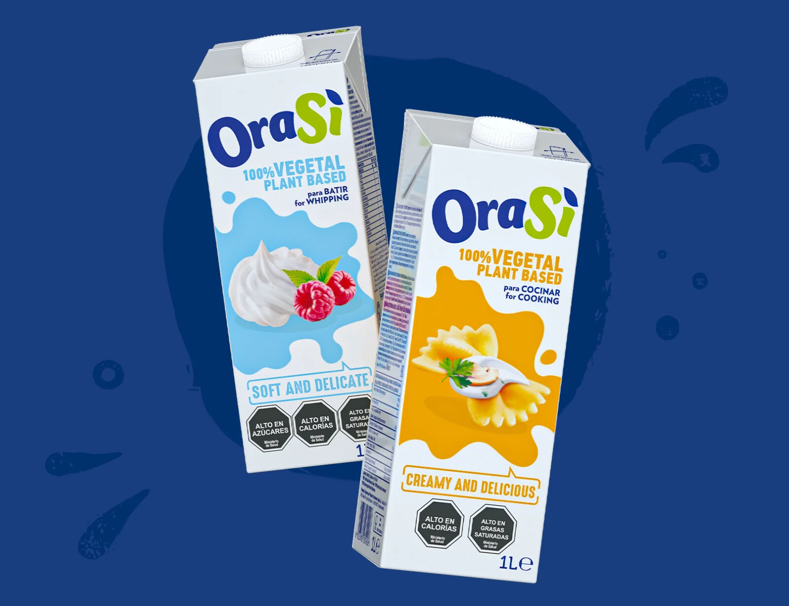 Envases de cremas vegetales alternativas a la leche OraSì para cocinar y batir, ideales para recetas, sobre un fondo azul.