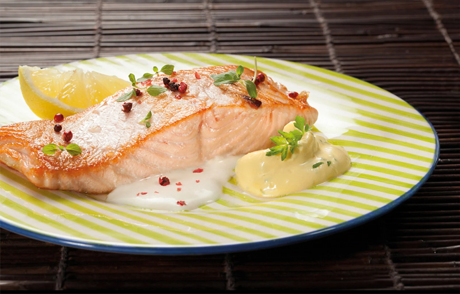 Salmon fillets with marjoram mayonnaise