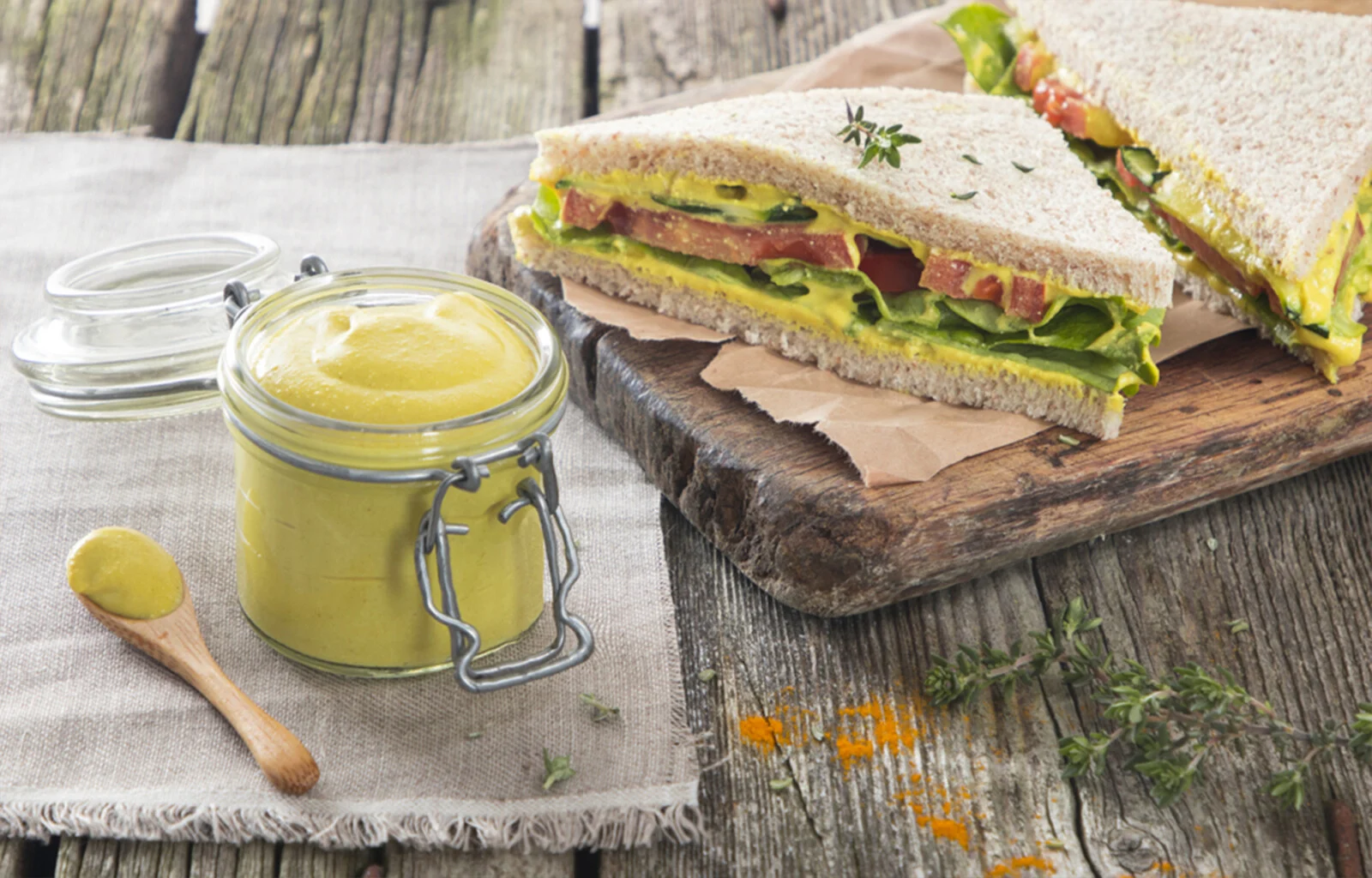 Sandwiches with vegetables and tofu sauce