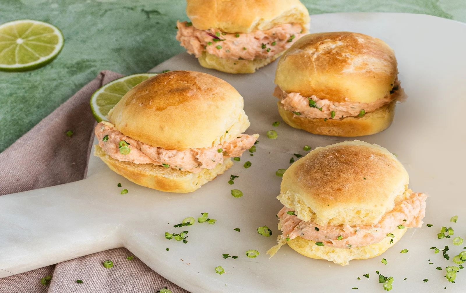 Scones salati con crema di salmone