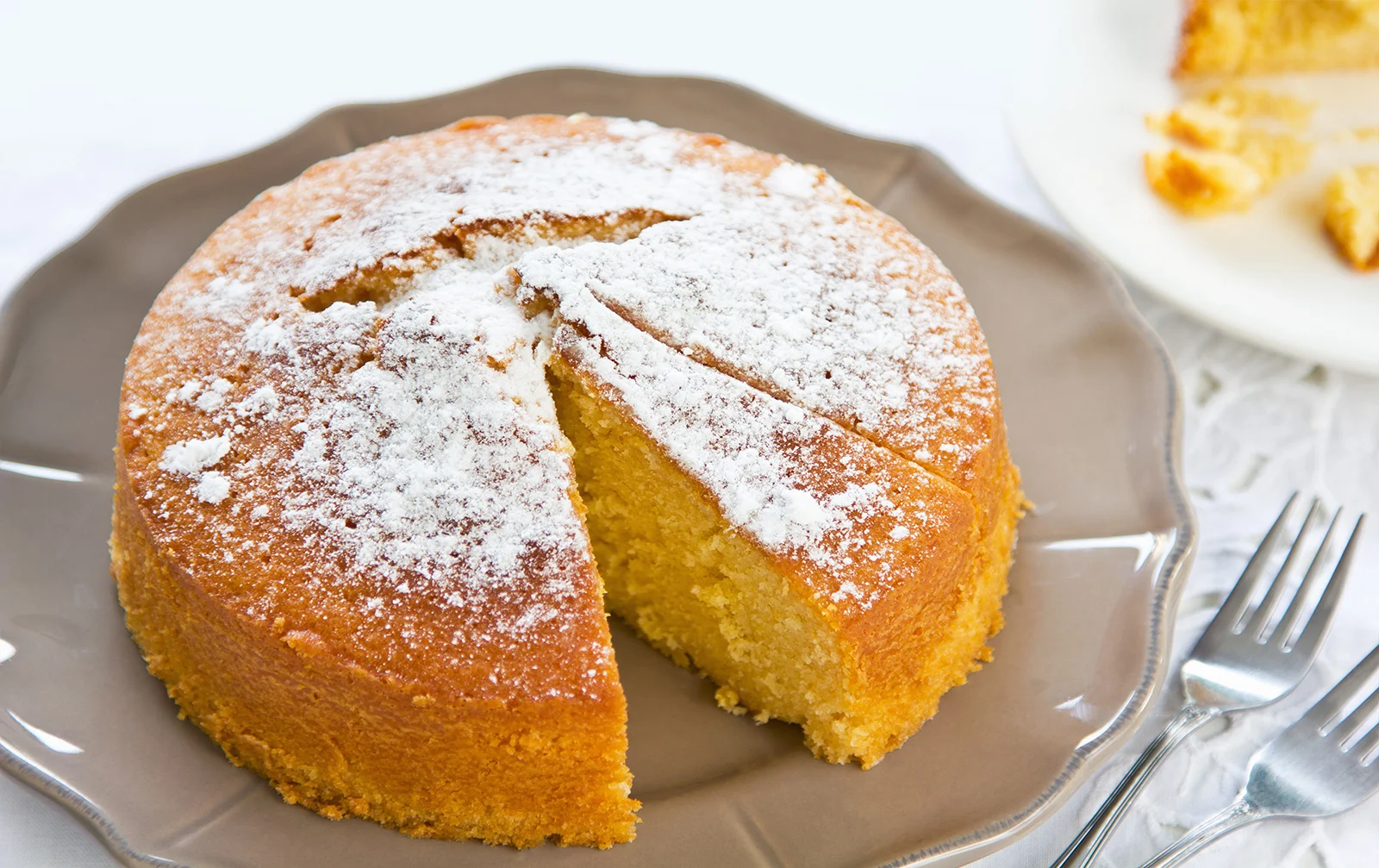 Torta morbida con zucchero a velo